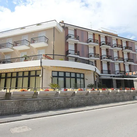 Liliana Hotel 3*