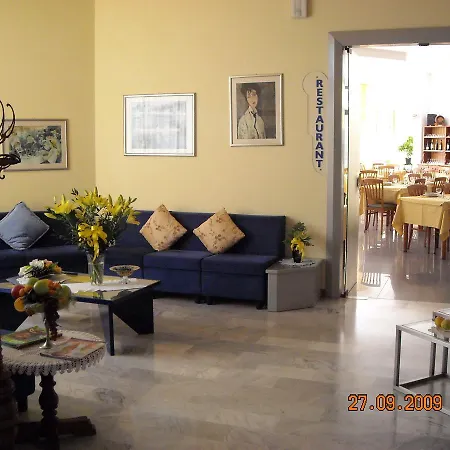 Liliana Hotel 3*
