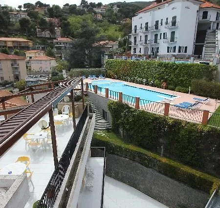 Liliana Hotel 3*
